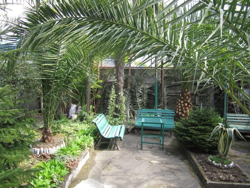 Guesthouse 97 In Batumi Exterior foto